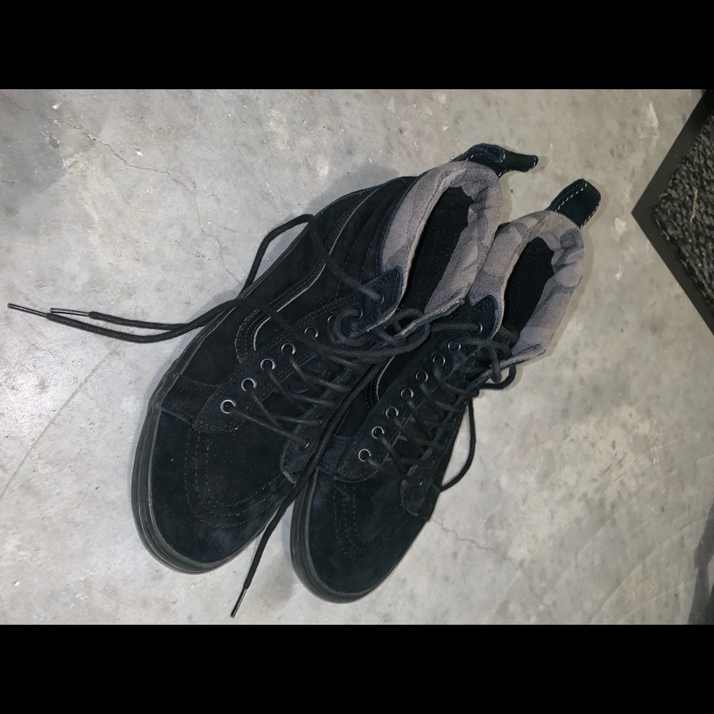 Black Hightop Suede Vans size: 10